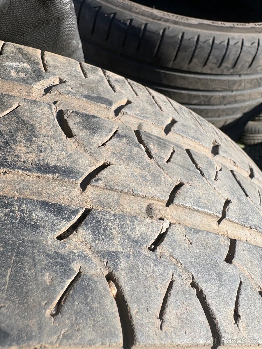 235/65/r16c pneu - 2