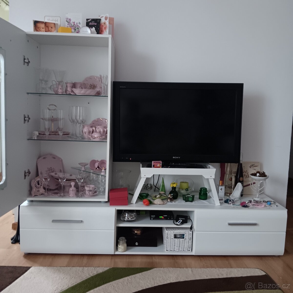 Bílá obývací stěna - 2