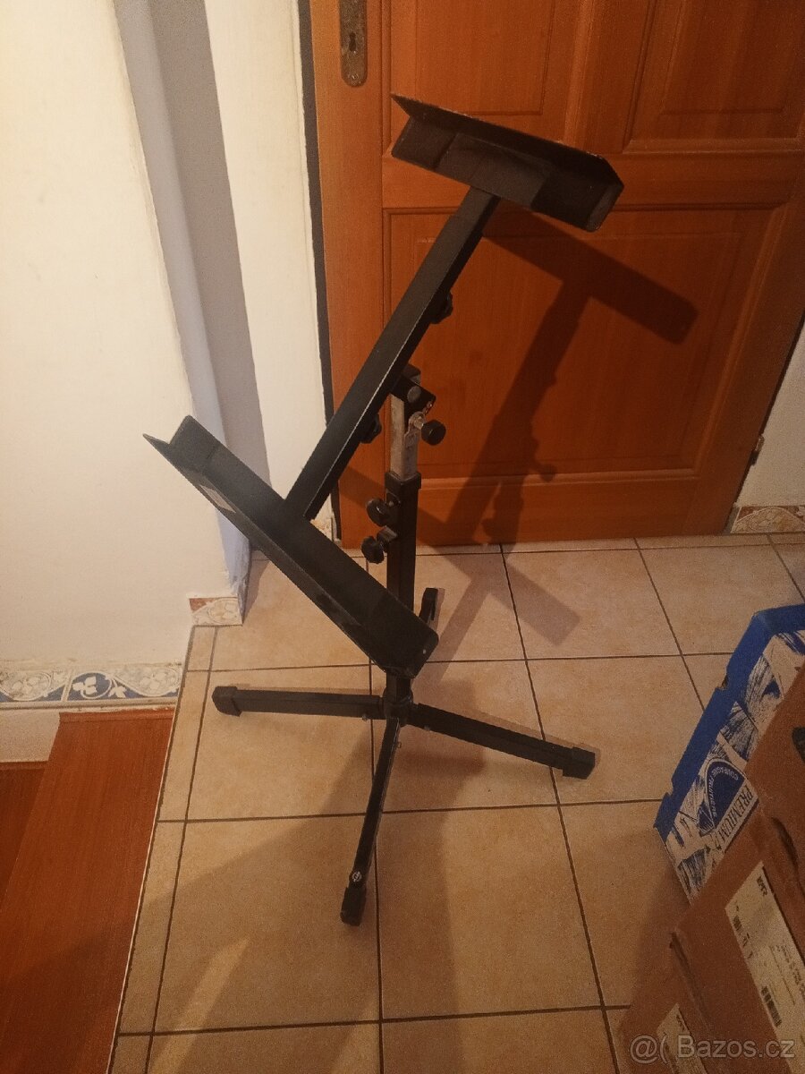 Stojan na hackbret, citeru, noty a jiné - 2