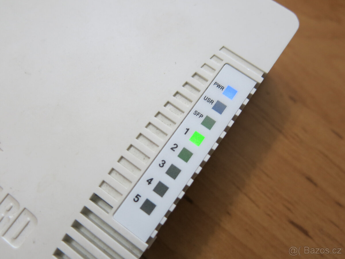 prodám router switch 5x1Gbit + SFP Mikrotik hEX PoE RB960PGS - 2