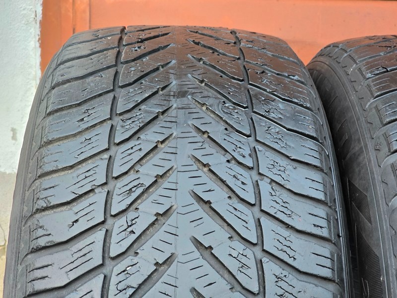 Zimní Goodyear 255/55/18 - 2
