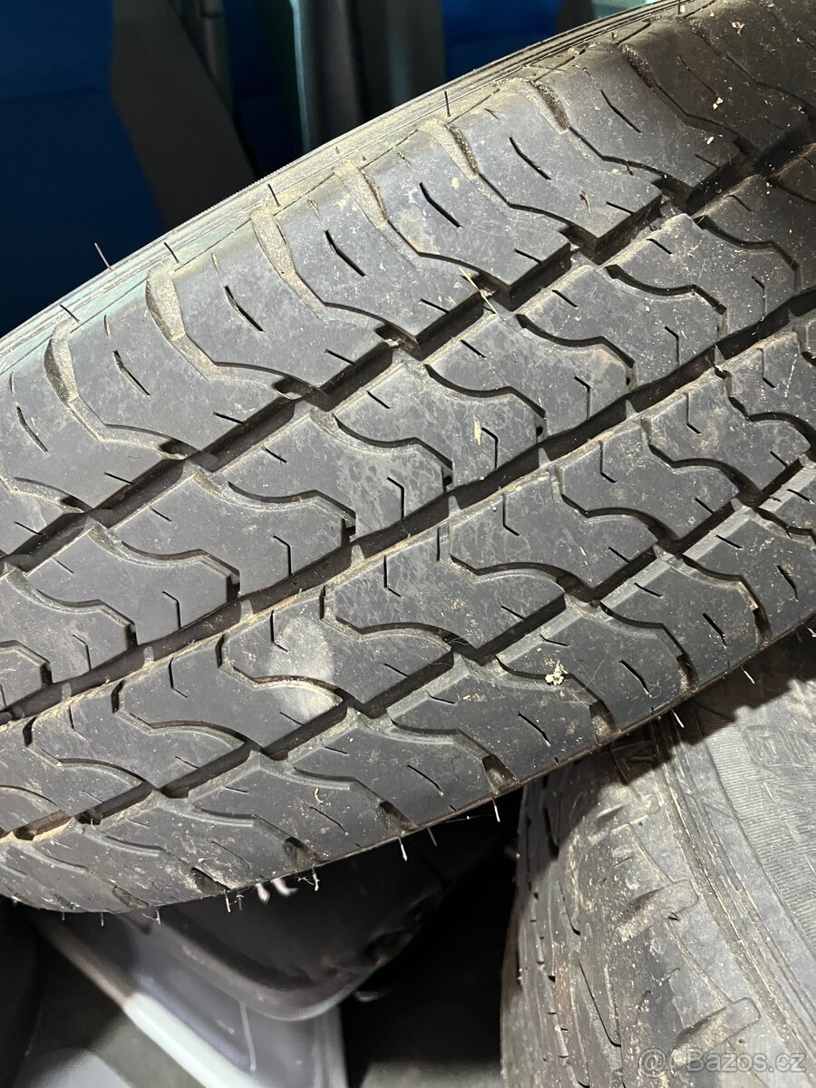 letní pneu 215/65/16 včetně disku - 2