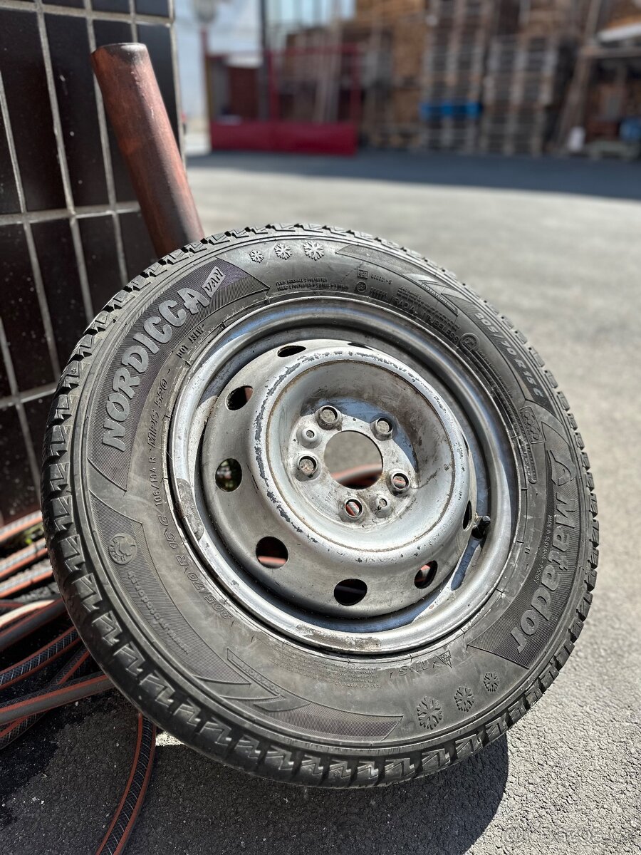 Obutá Pneumatika Nordica R15 - 2