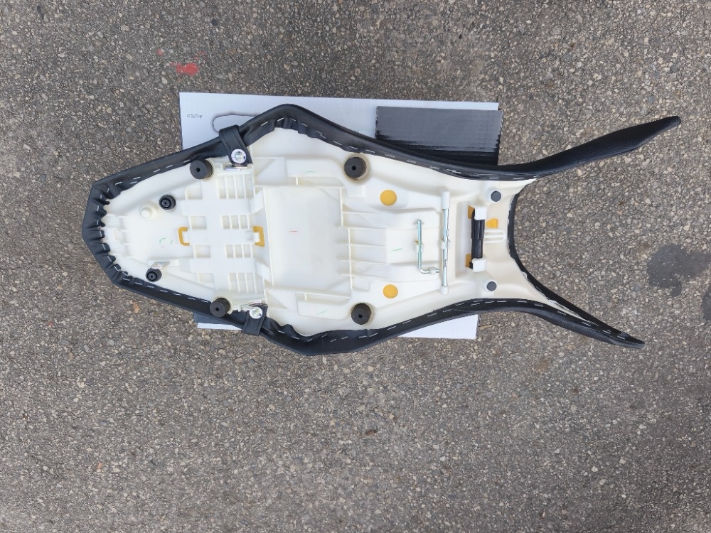 Sedačka Yamaha MT_09 - 2