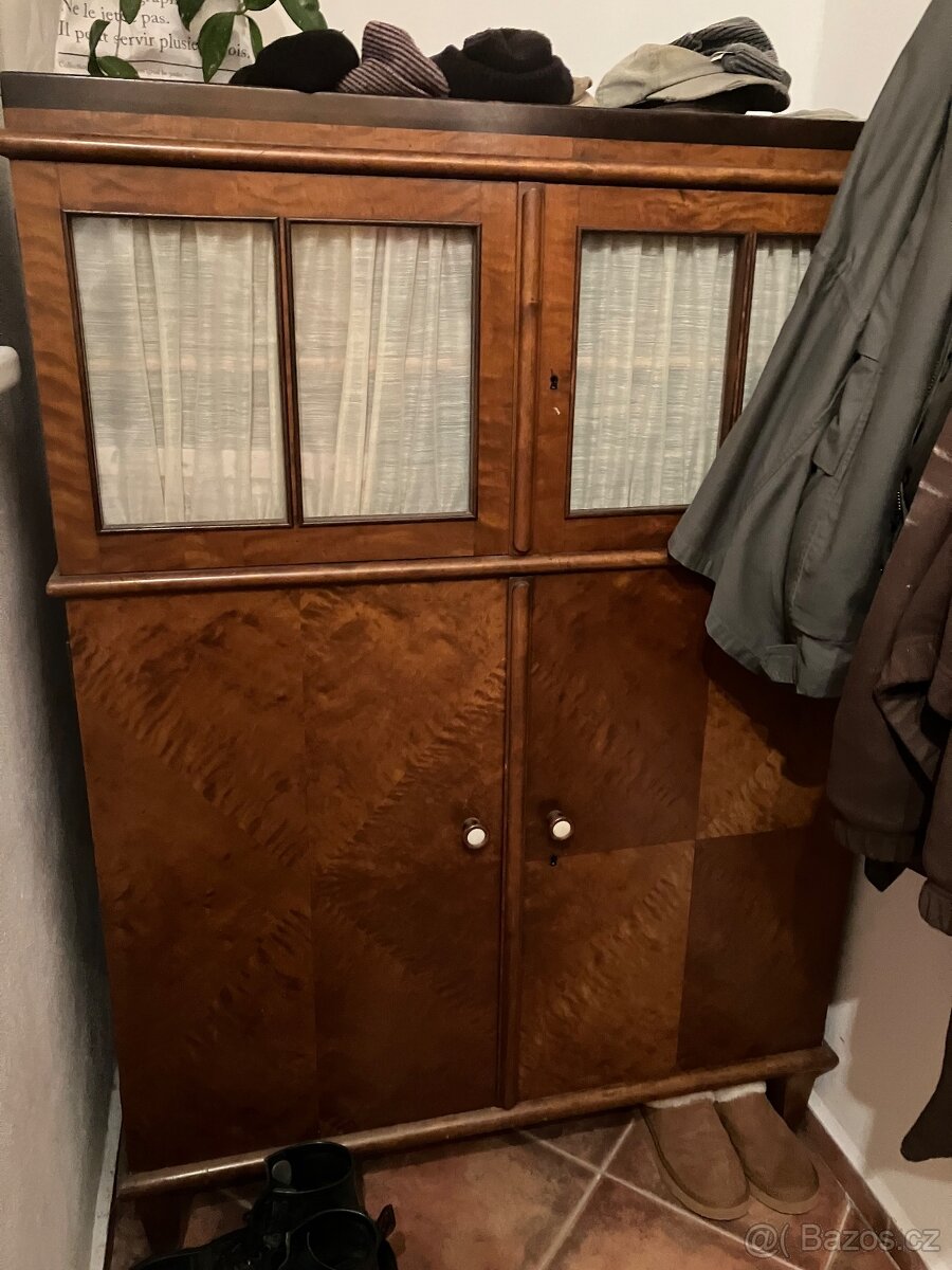 Starožitný nábytek - 2