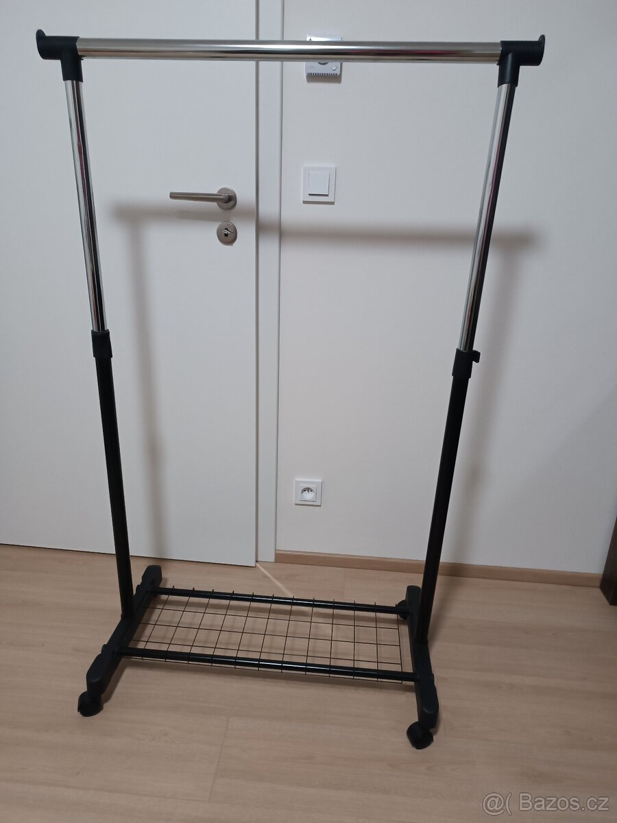 Prodám skládací stojan na šaty - 2