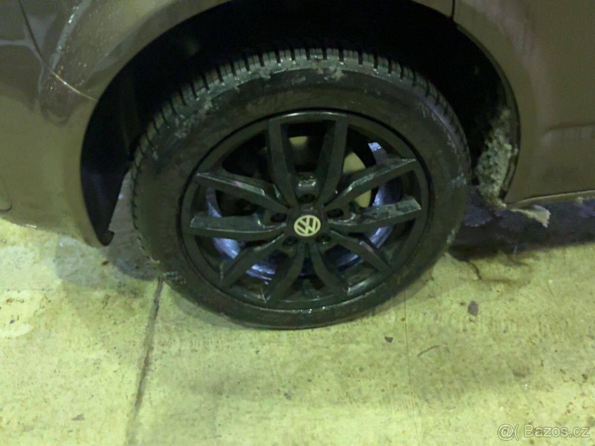 VW Multivan T5 2.0 TDI 103kW,7.sedadel,Webasto,Tažné. - 2