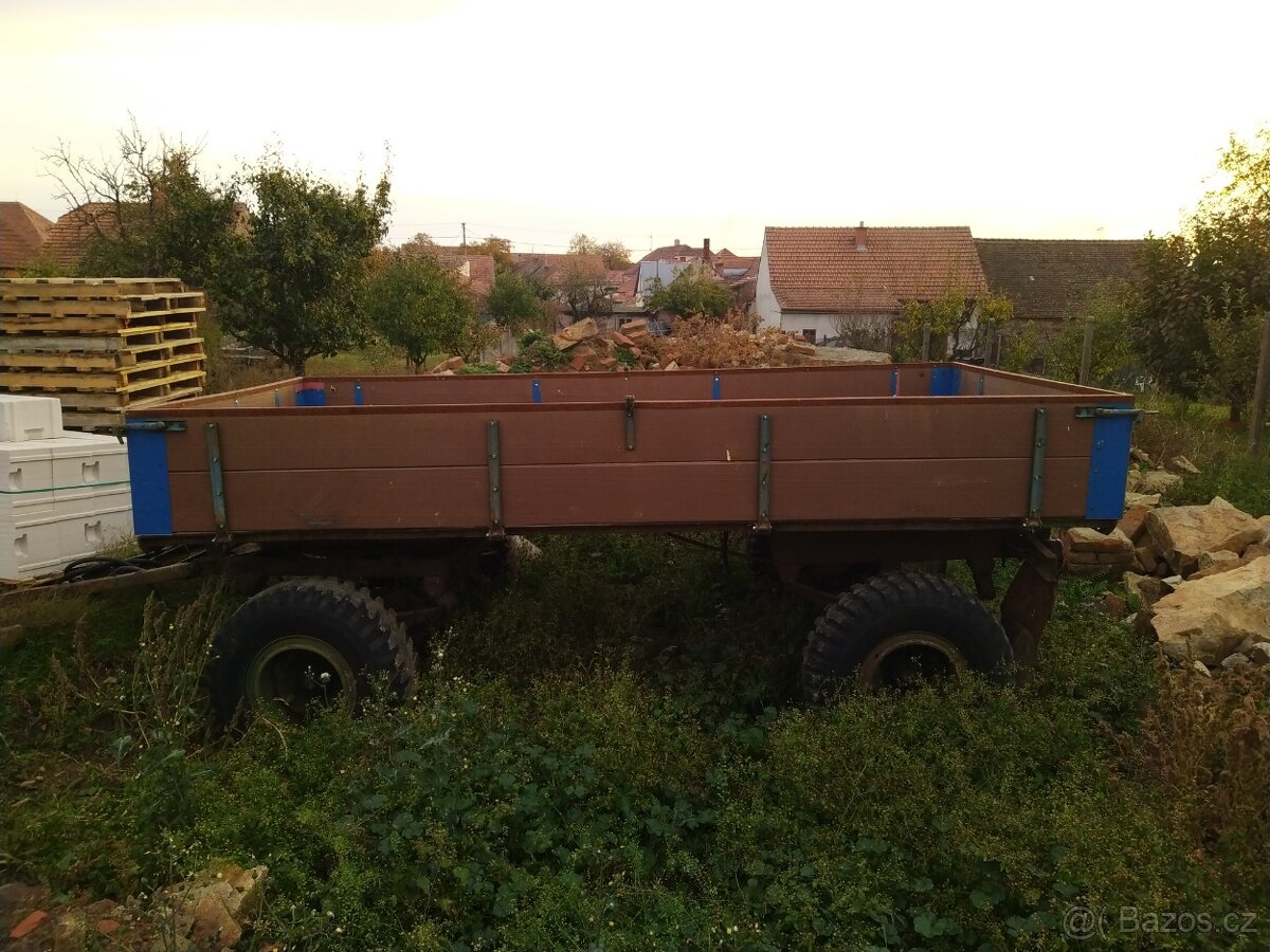 Vlečka za traktor. - 2