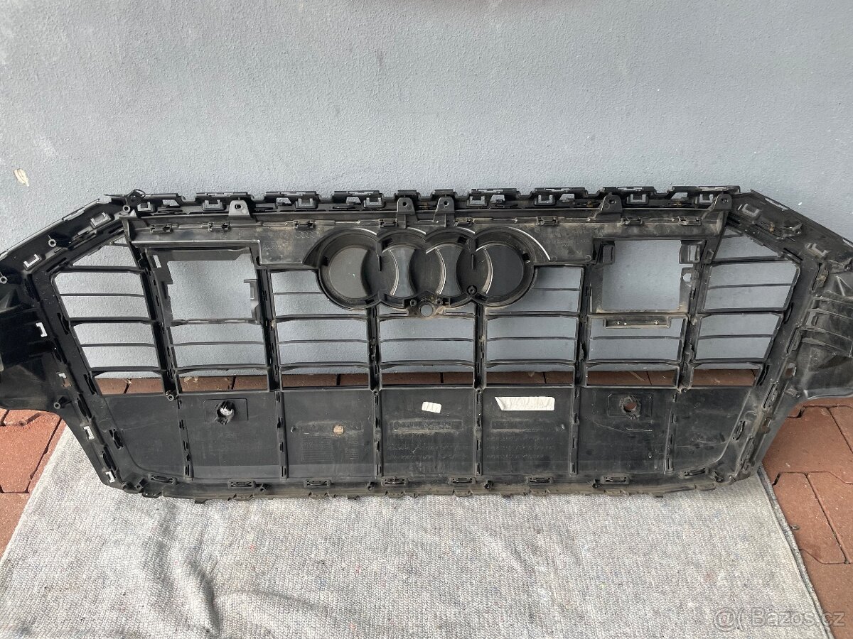 Audi Q7 maska černa rok 2021-2023 - 2