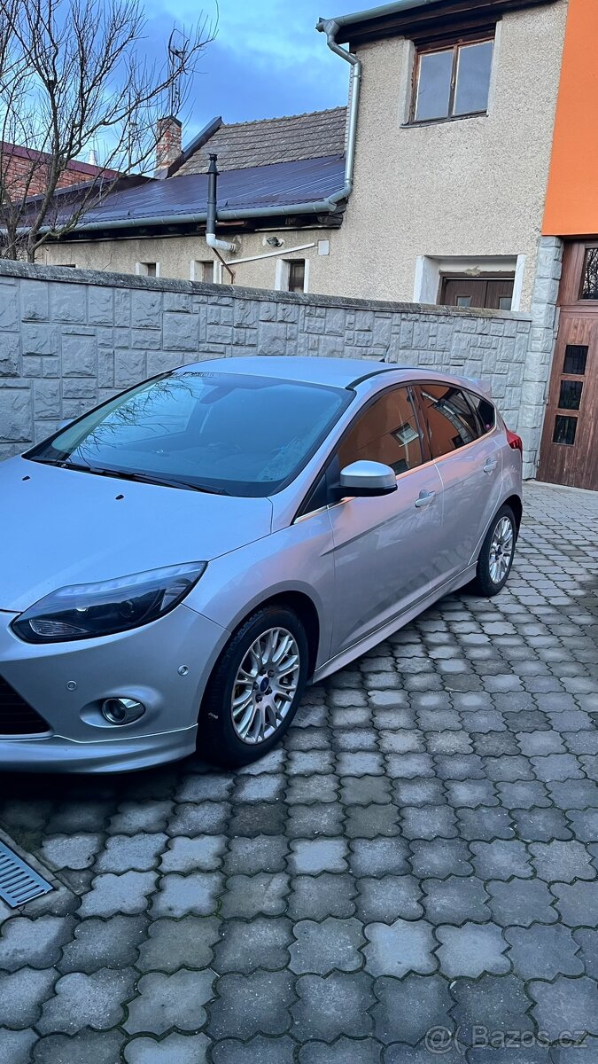 Ford Focus 3 Hatchback - 2