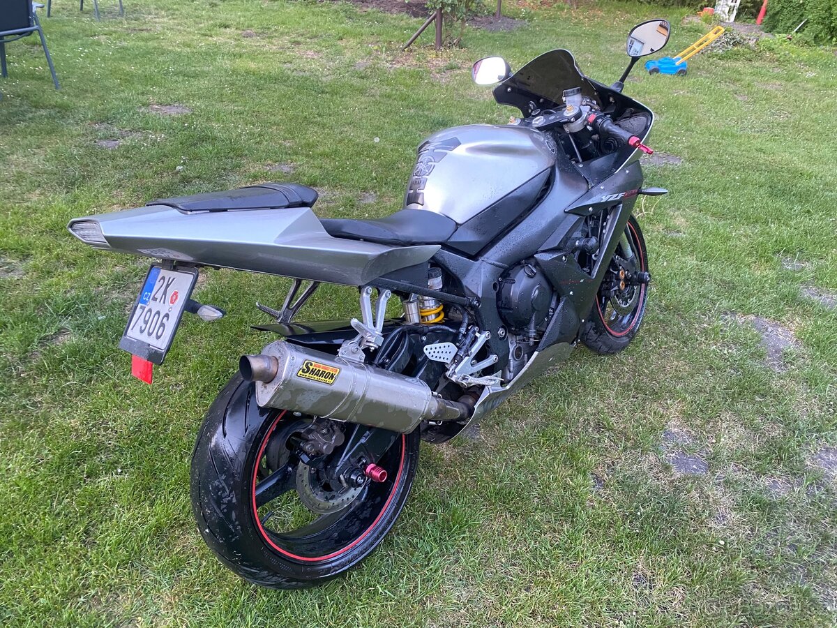 Yamaha R1 - 2