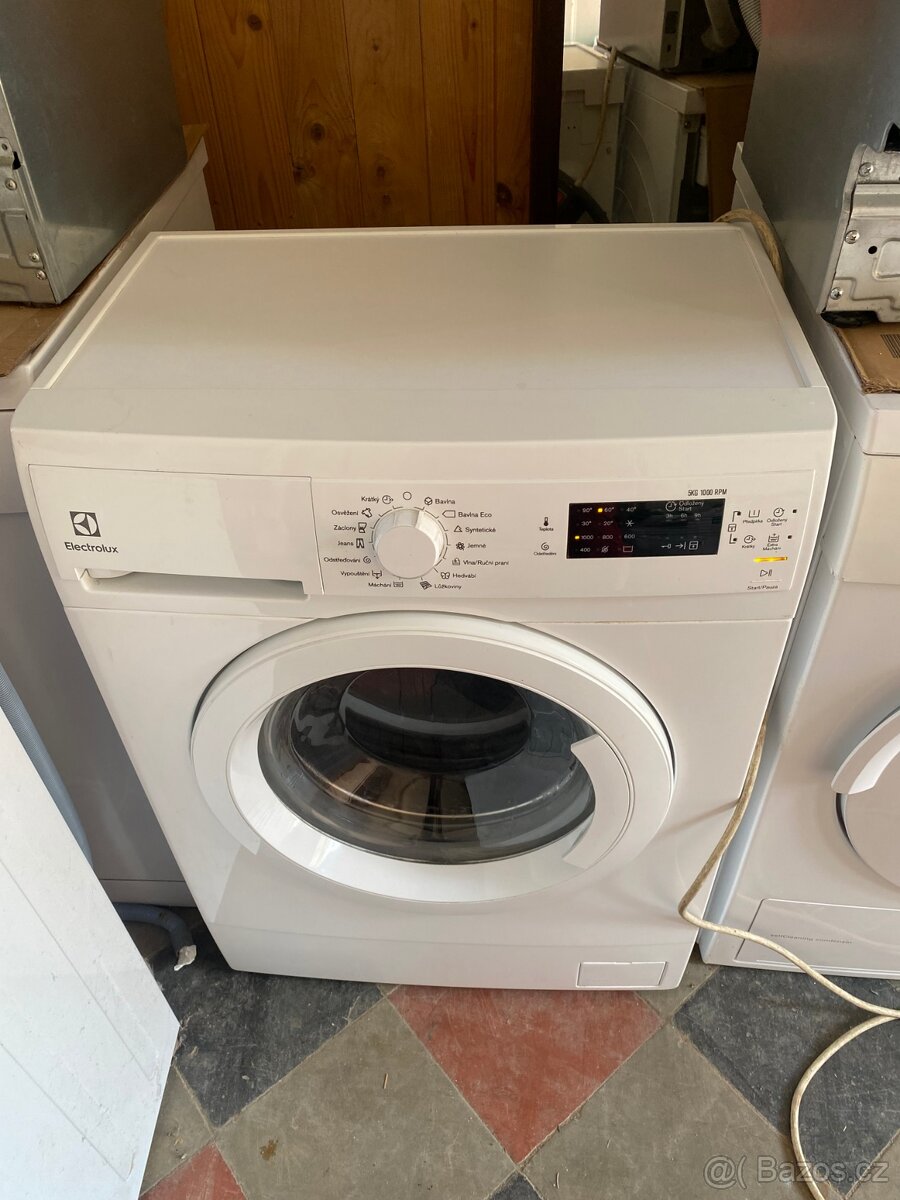 Pračka Electrolux slim. - 2