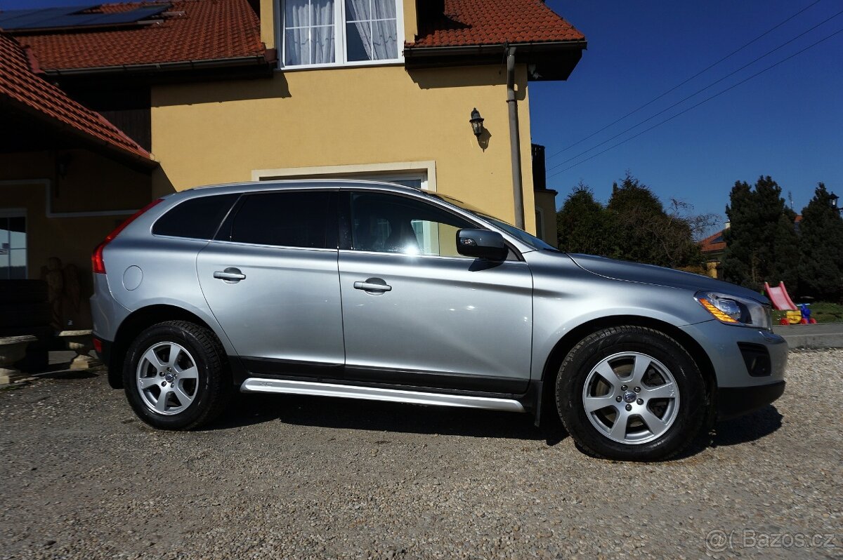 VOLVO XC60 2,4D 129KW SUMMUM AUTOMAT - 2