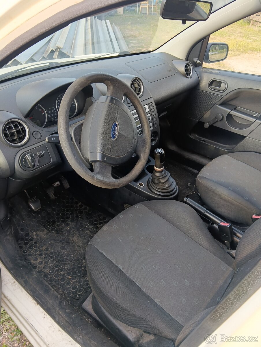 Ford Fiesta 1.3 benzín rok 2003 - 2
