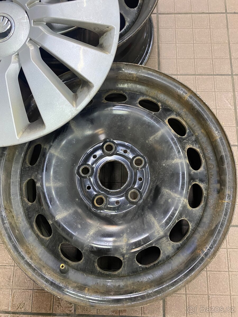 4x plechový disk octavia 3 vcetne poklic - 2