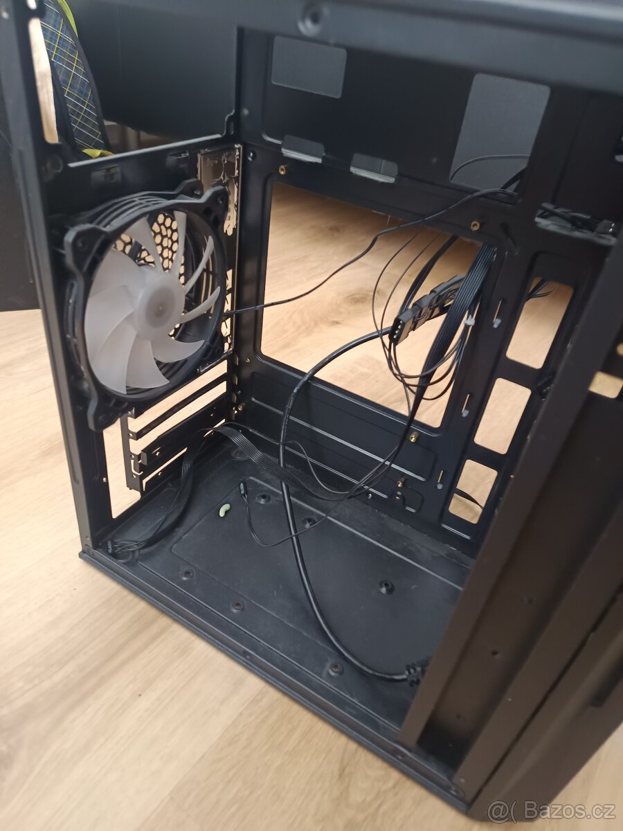 Počítačová skříň Aerocool CS-107 V2 - 2
