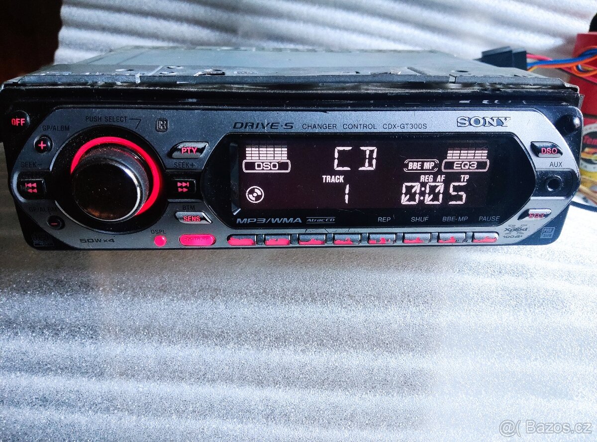 Sony CDX - GT 300S - 2