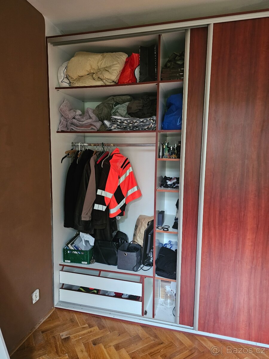 Vestavěná skříň - 2
