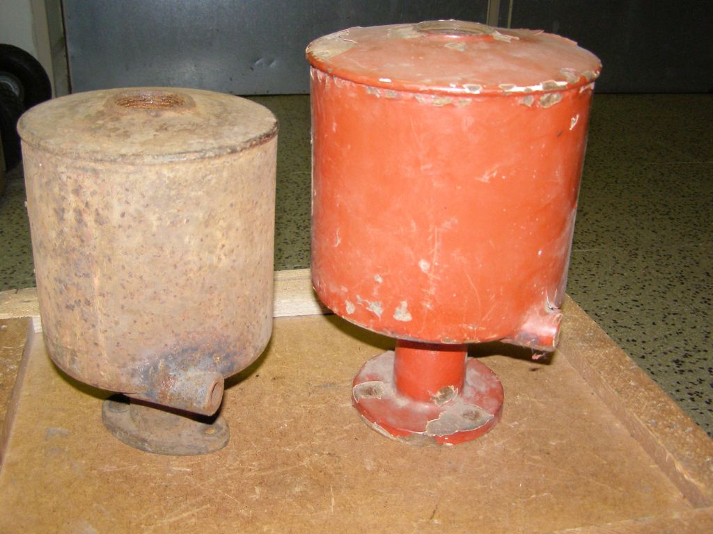 Prodám benzínové nádržky z motorů Lorenz - 2
