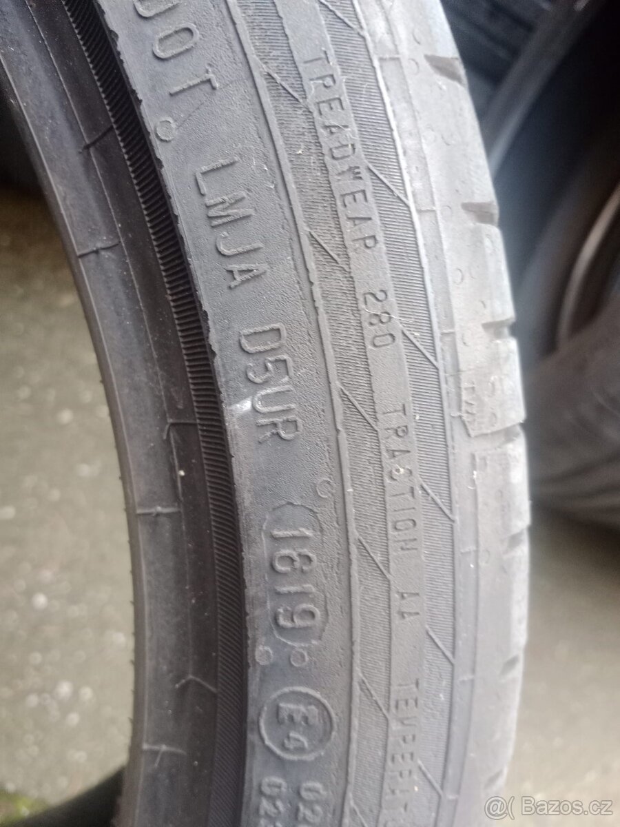 Continental 225/40 R19 - 2