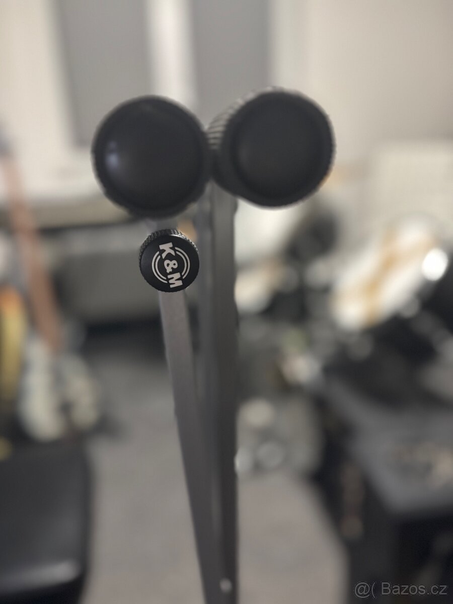 Stojan na klávesy K&M – dvojitá X‑konstrukce, stříbrný matný - 2