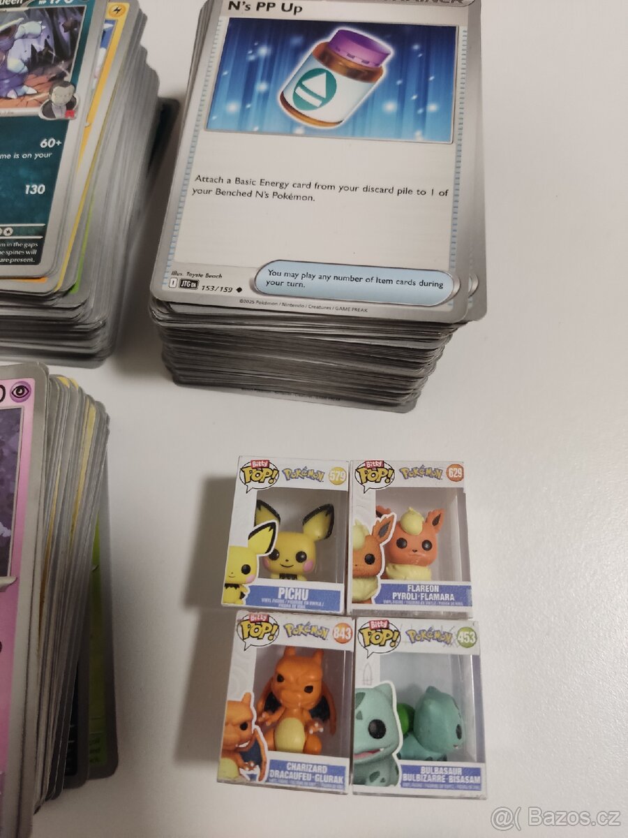 Prodám kartičky Pokémon 561kusu plus funko cena 1000 - 2