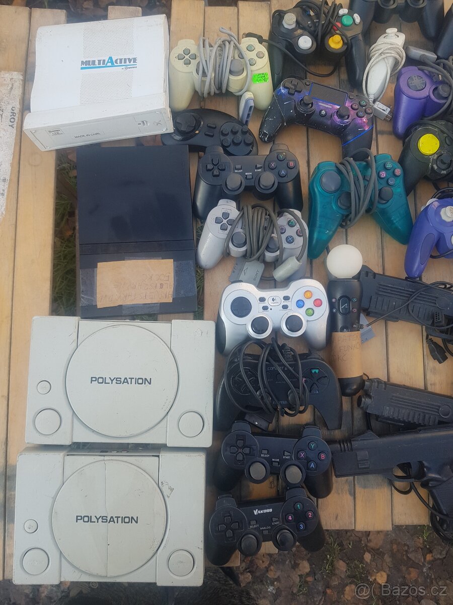 Konzole a ovladače na náhradní díly..ps2,Xbox - 2