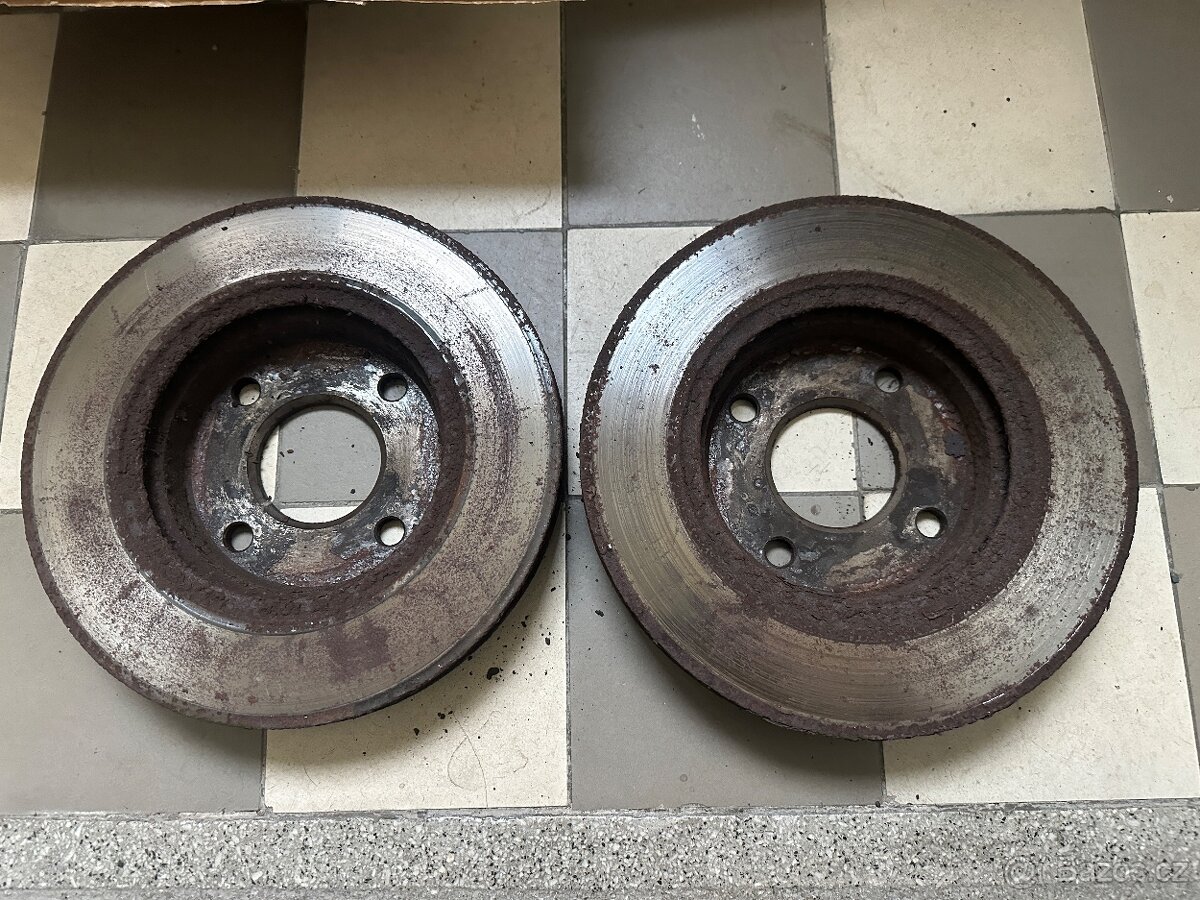 Ford Mondeo mk2 1.8 combi přední kotouče - 2