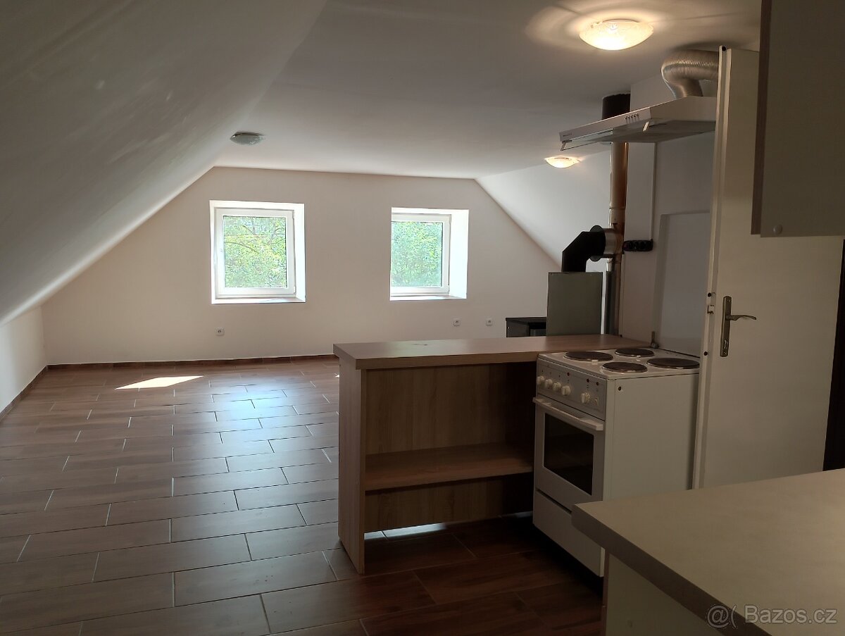 Pronájem bytu 2+ kk v RD - 2