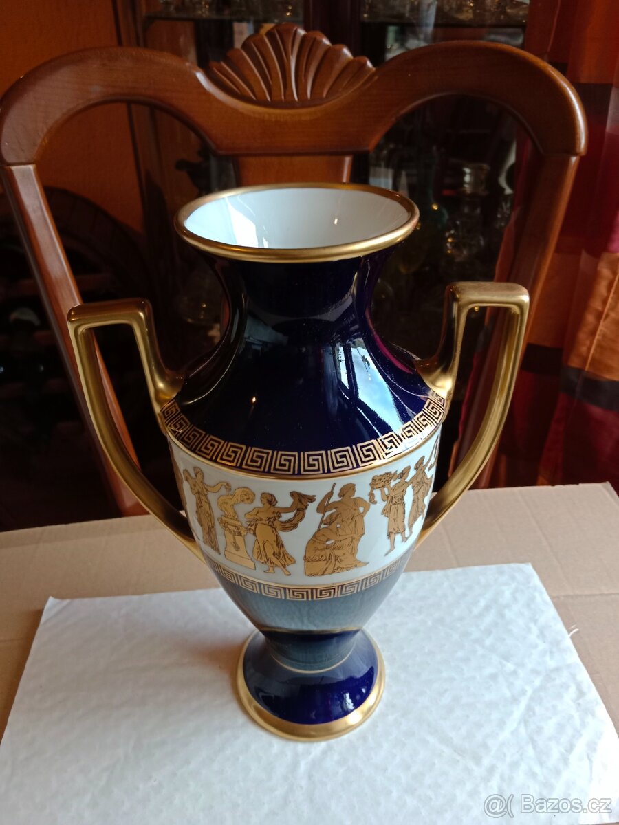 Krasná stará porcelánová zdobená amfora, - 2