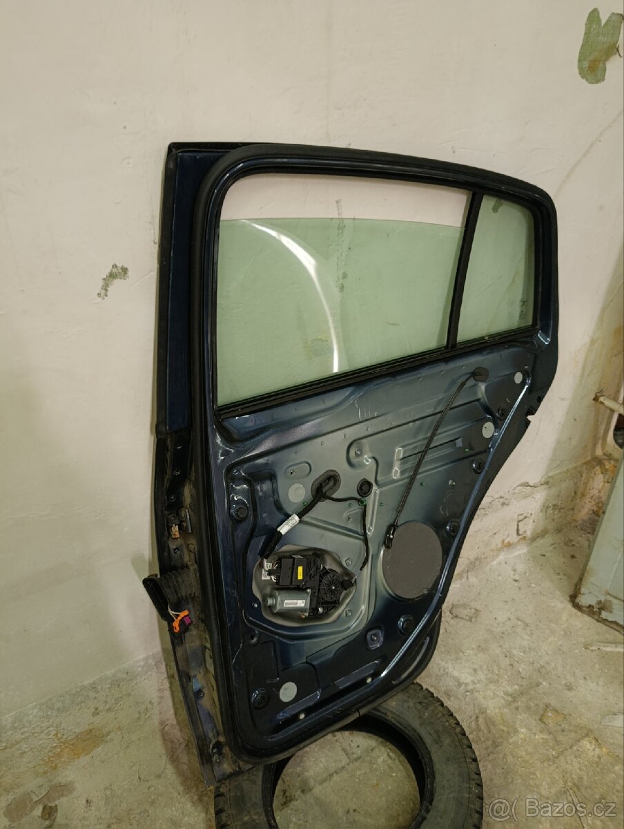 Vw golf plus zadní pravé dveře modrá - 2