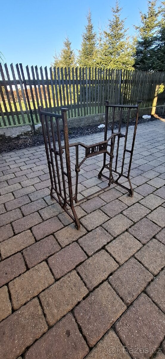 Prodám litinové nohy - 2