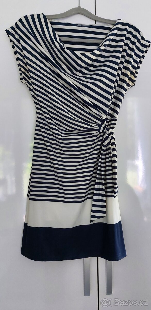 Letní pruhované šaty s uzlem • Velikost S - 2