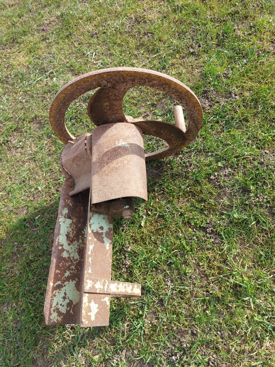 Řezačka na kopřivy - 2