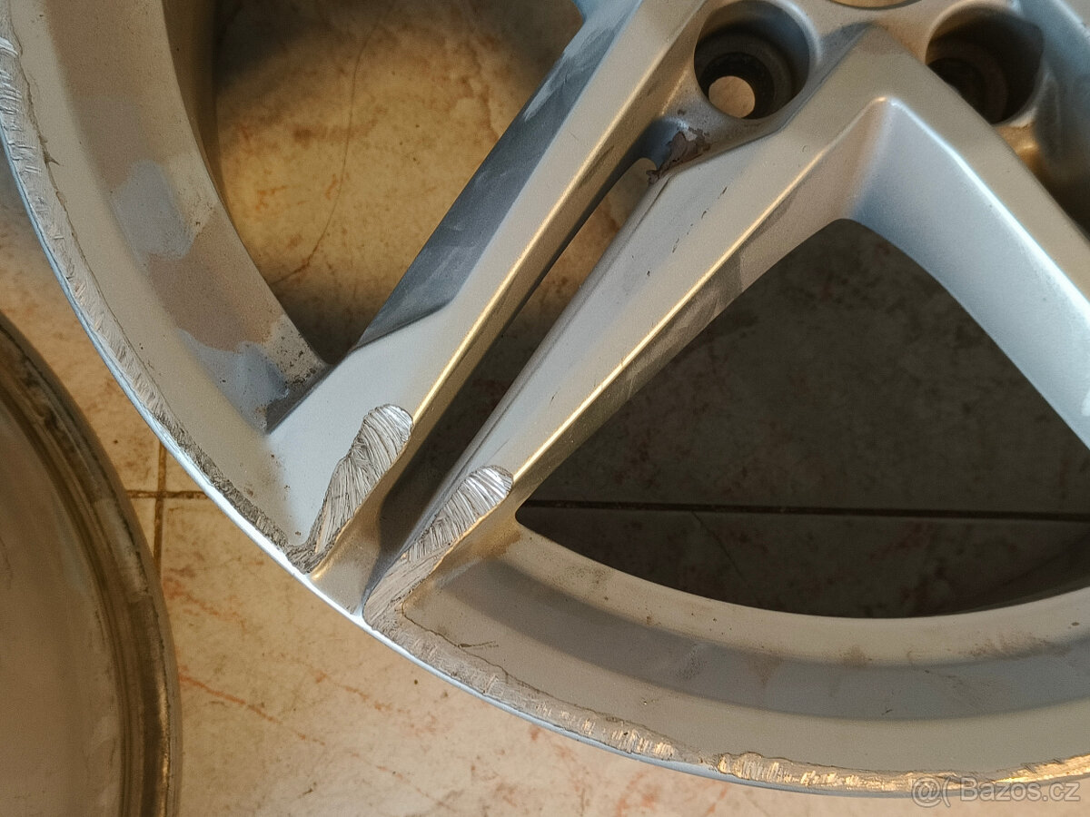 ALU kola AUDI R18 2ks - 8W0601025EC - 2