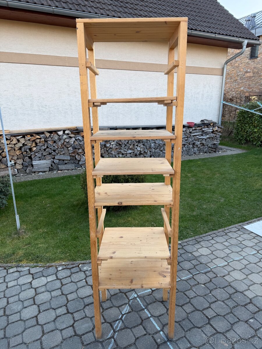 Dřevěné regály - 2