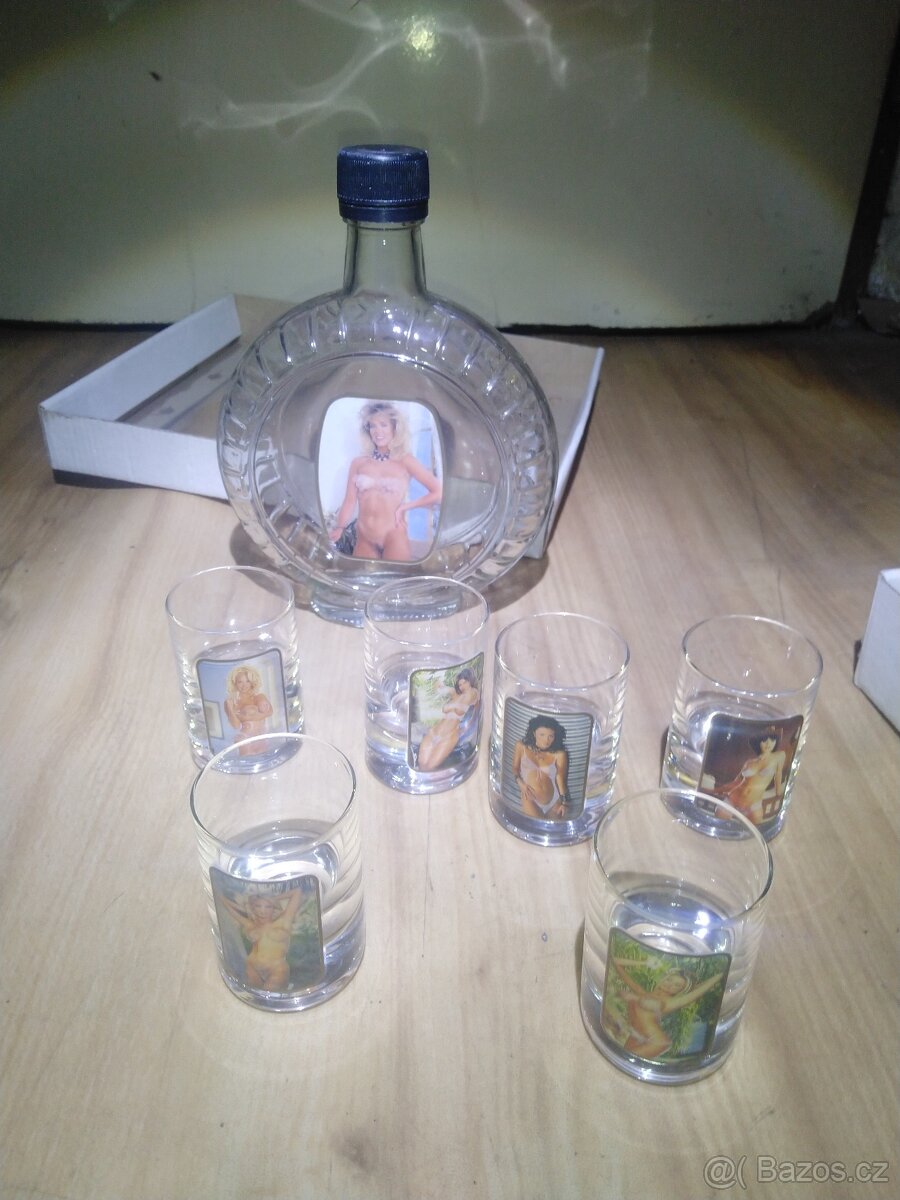 Panákové skleničky a placatka - 2