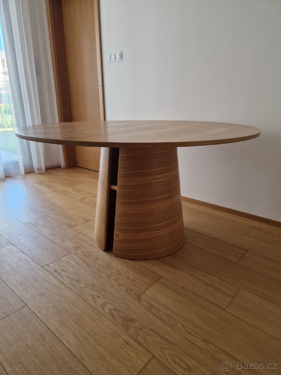 Jídelní kulatý stůl Teulat 137cm - 2