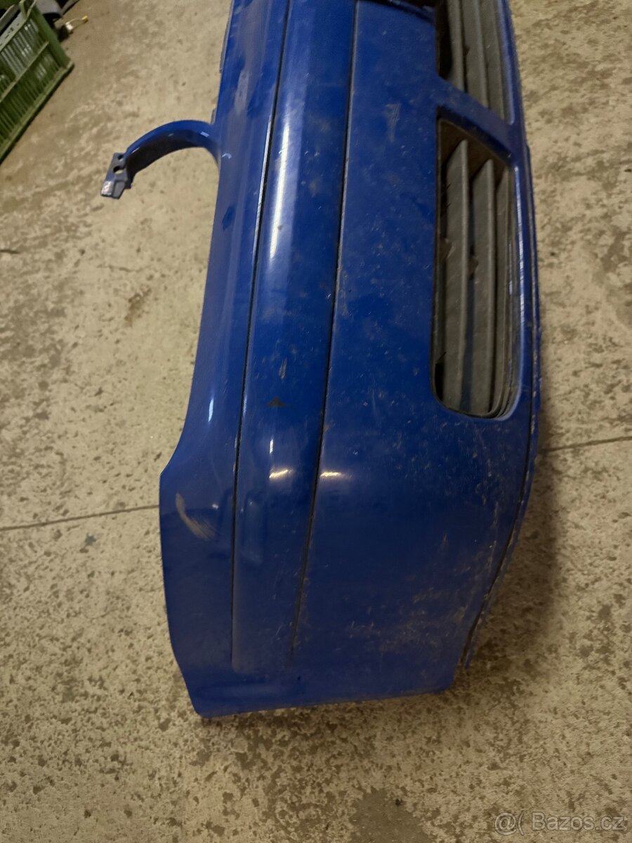 Přední nárazník VW Golf IV Modrý - 2