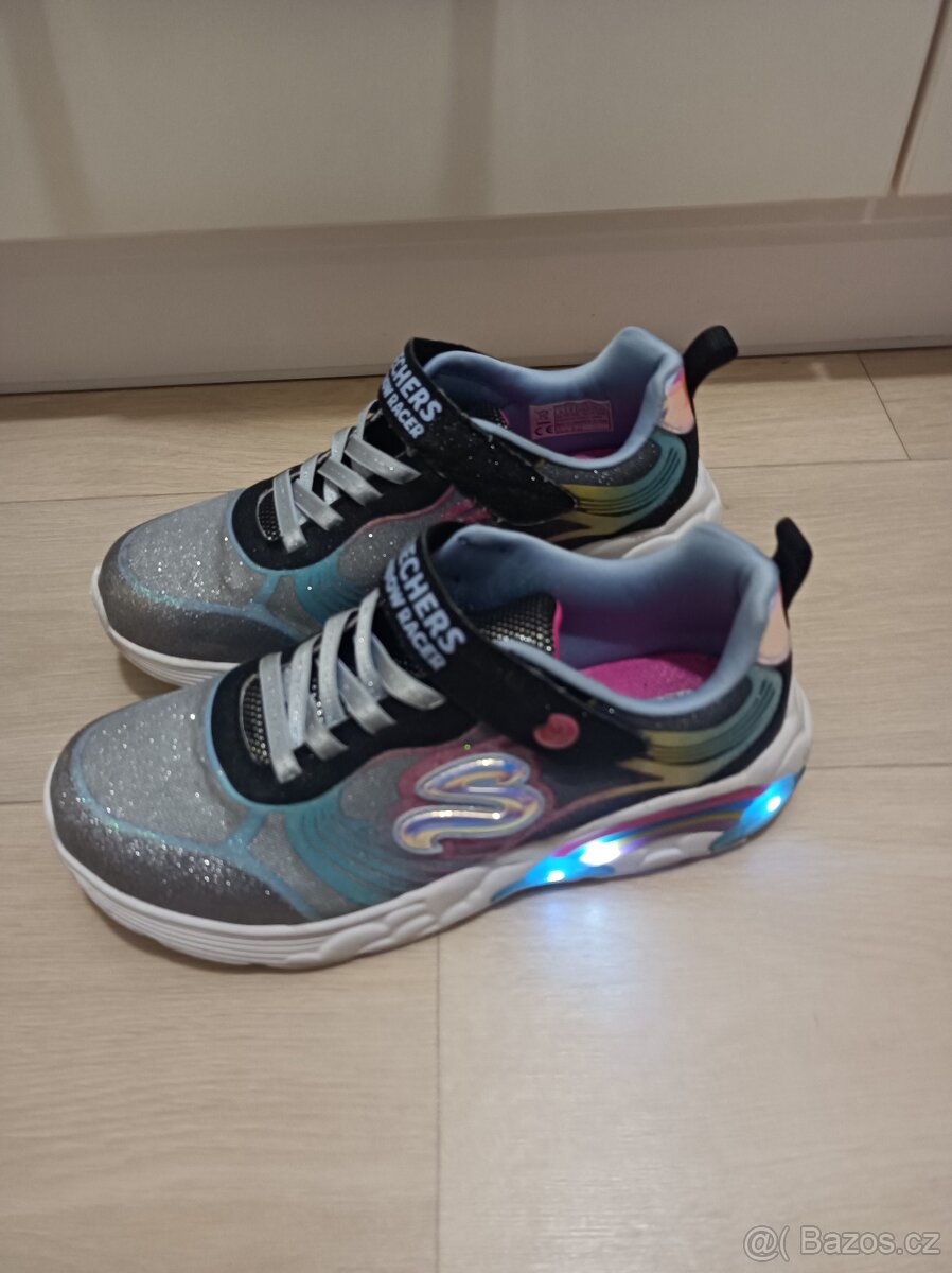 Dívčí boty Skechers- svítí - 2