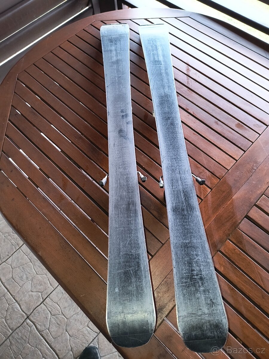 Prodám sjezdové lyze 80cm. - 2