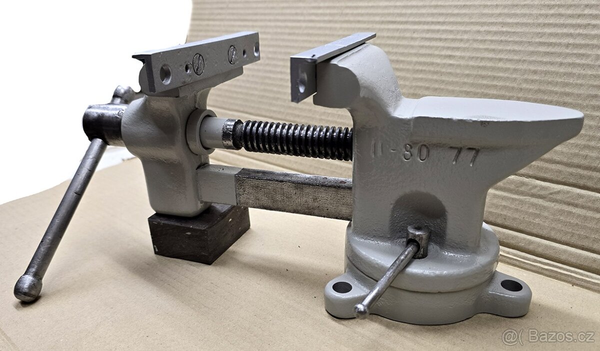 Malý otočný svěrák - čelisti 125/135 mm - 2