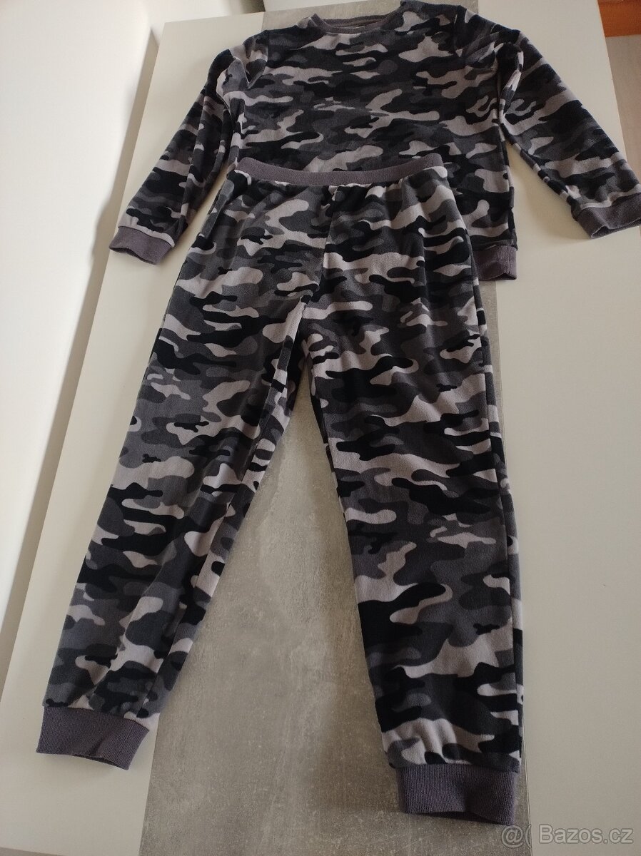 Prodám chlapecké teplé pyžamo FaF na věk 12-13 let - 2