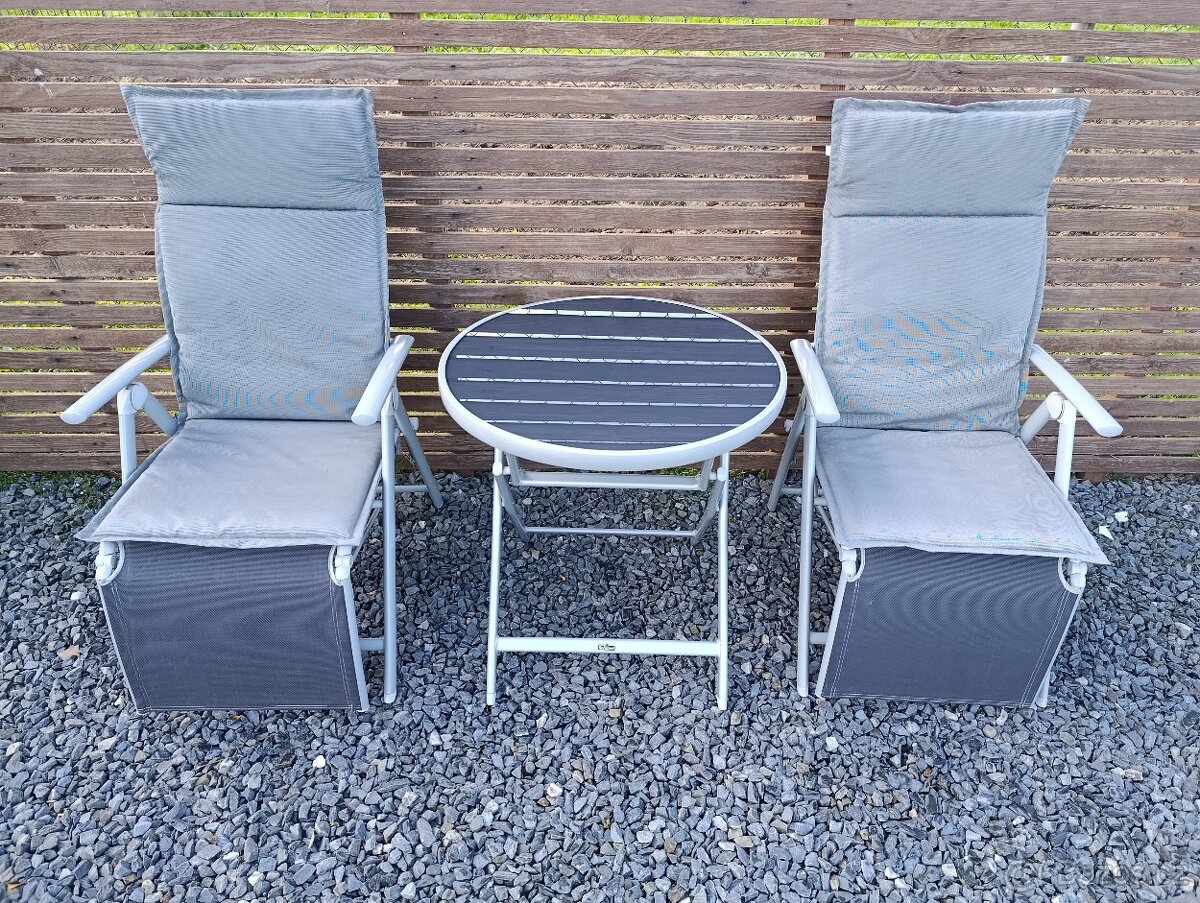 Kulatý stůl + křesla - 2