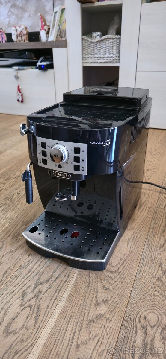 DeLonghi ECAM MAGNIFICA S - Černá - 2