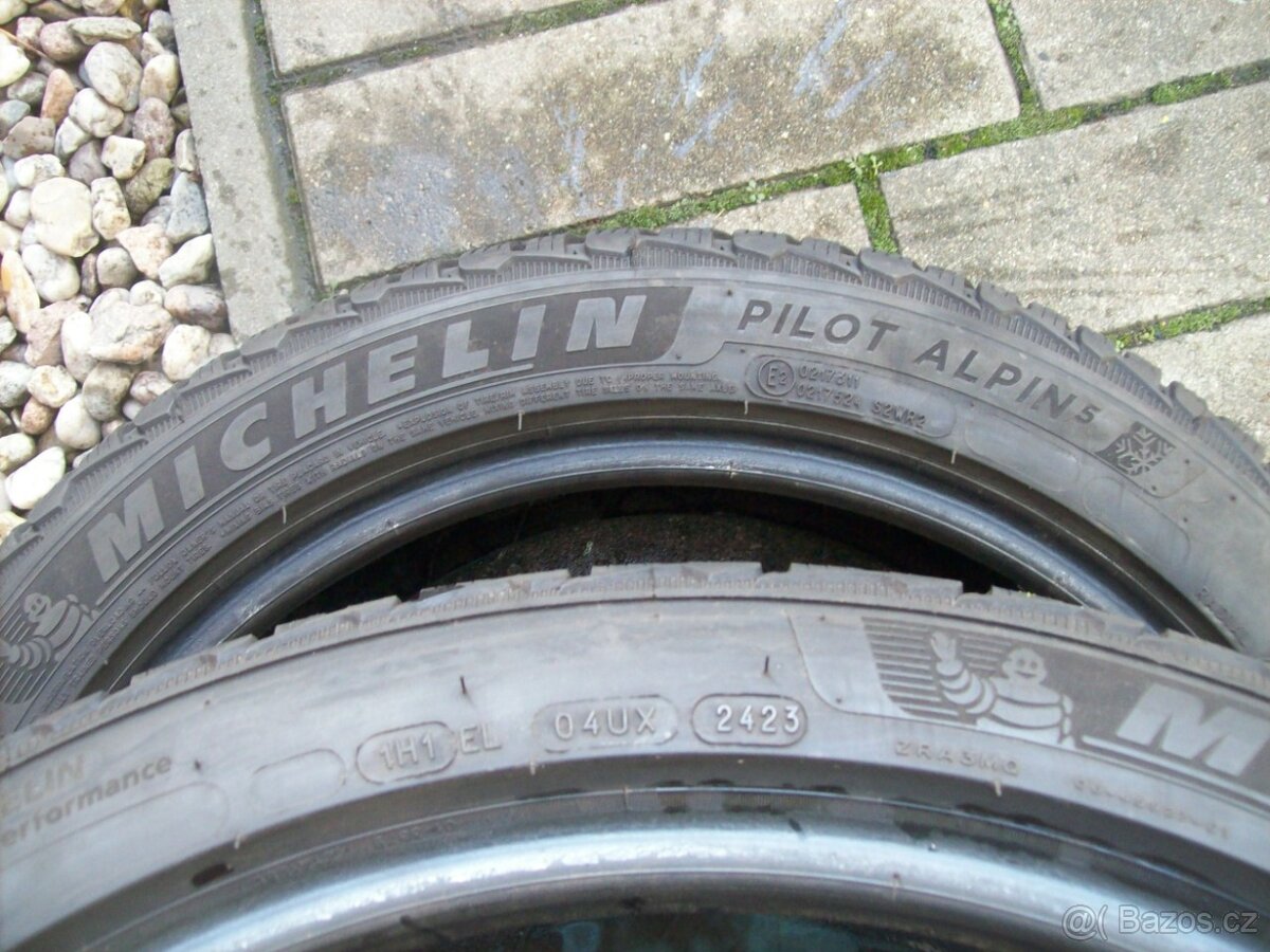 2ks Michelin 235.45.18 98V Superb III / IV - 2