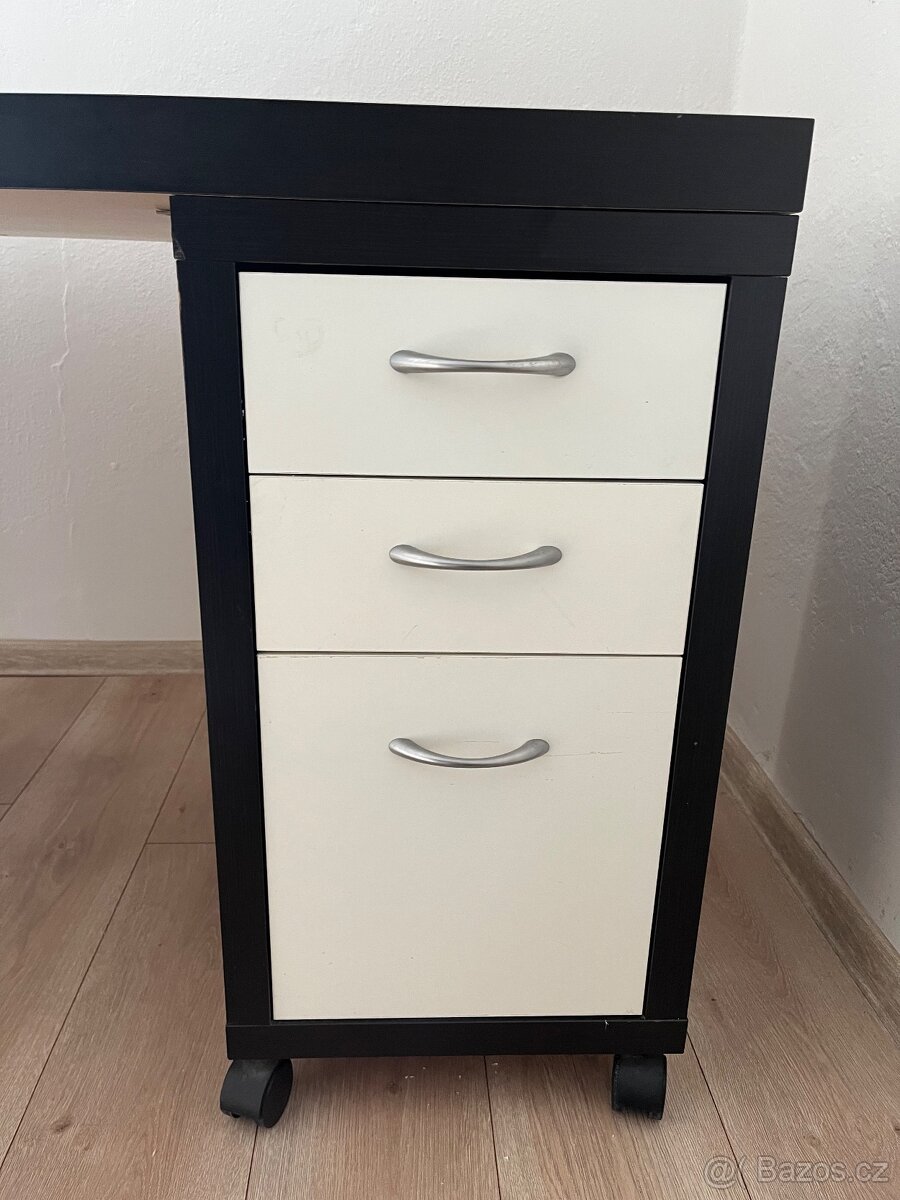 Kancelářský stůl - 2