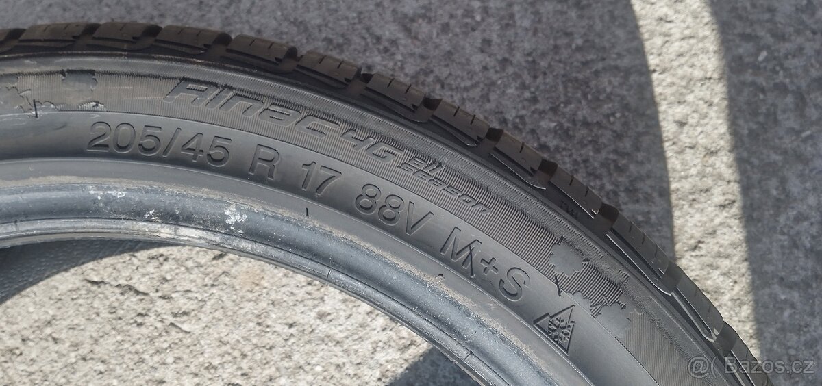 2×Gumy 205/45 r17 M+S Apollo. - 2