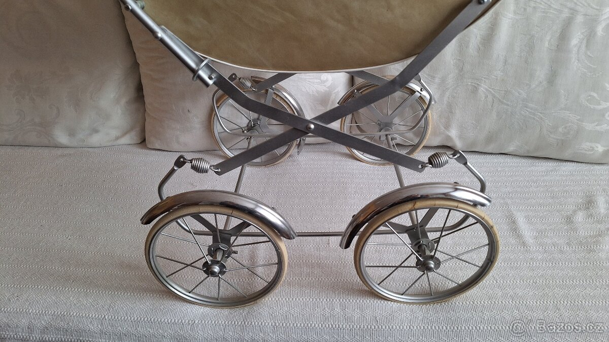 Retro kočárek pro panenky - 2