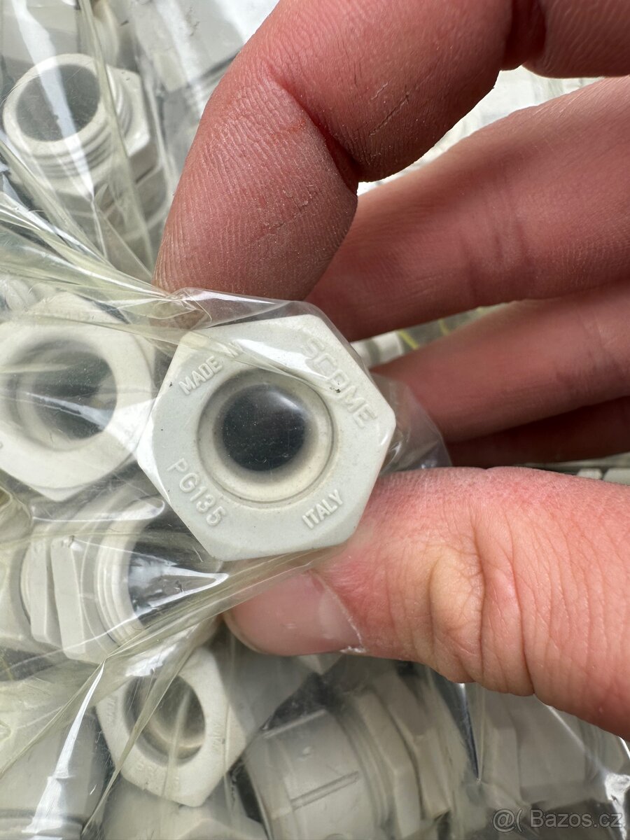 Průchodky na kabely různé průměry - 2